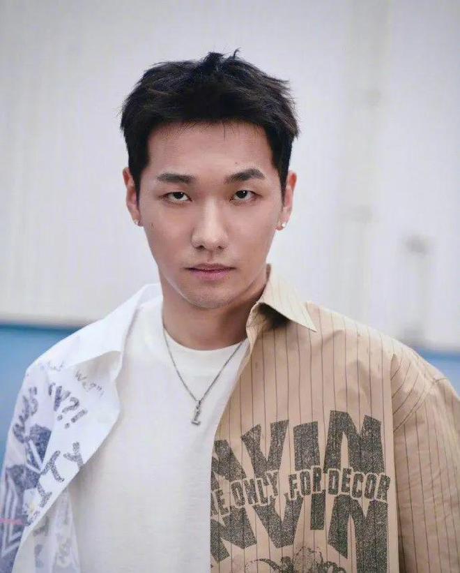 型男运动裤穿搭_运动型男_型男运动装图片