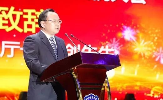 举重冠军何灼强_举重冠军何灼强的老婆_举重冠军何灼强老婆照片