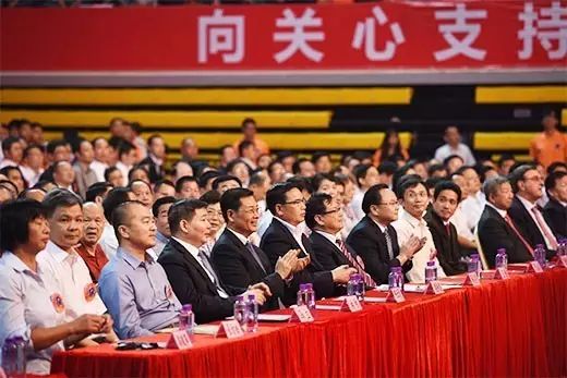举重冠军何灼强老婆照片_举重冠军何灼强_举重冠军何灼强的老婆