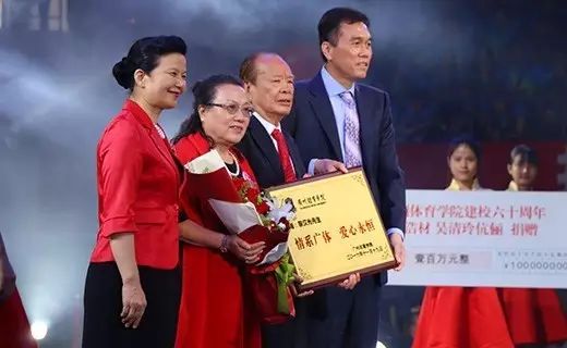 举重冠军何灼强的老婆_举重冠军何灼强_举重冠军何灼强老婆照片