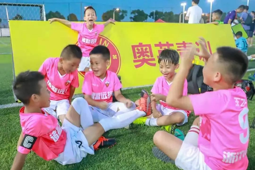 足球小将奖杯_足球小将冠军杯总决赛_足球小将大结局决赛vs德国