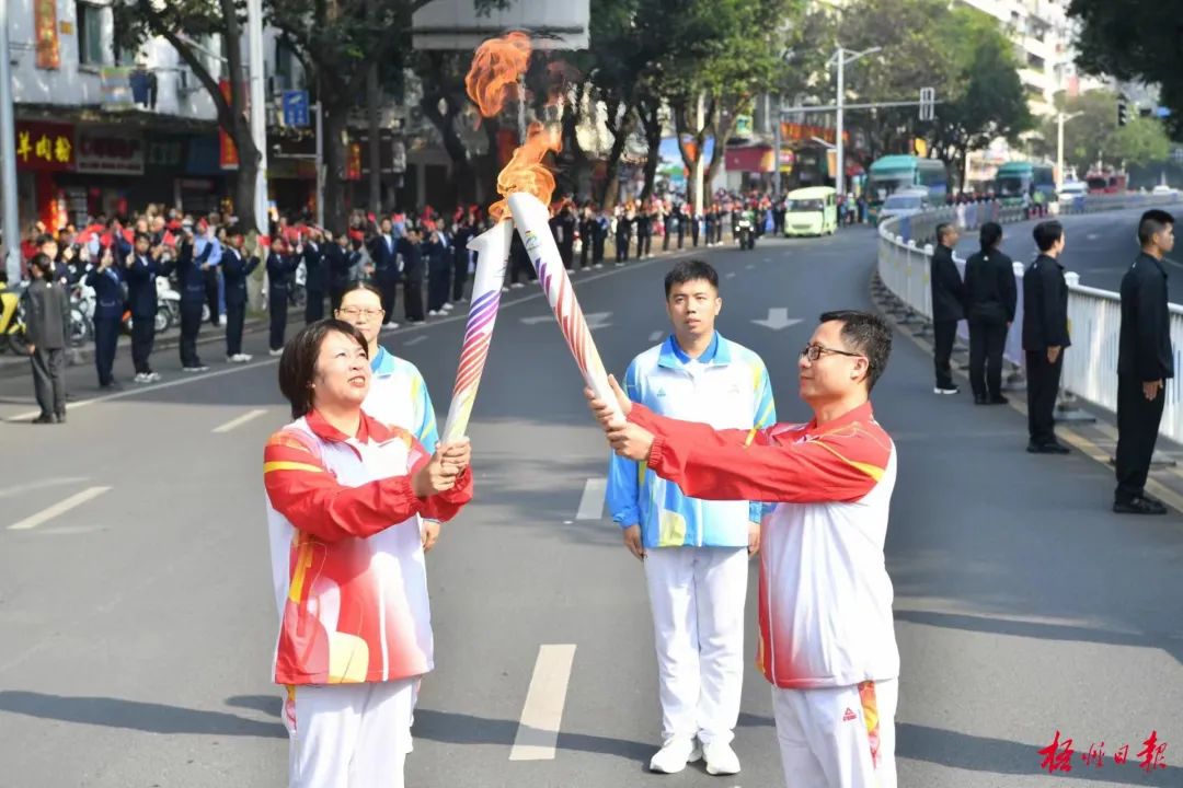 运动会火炬_火炬运动会标_火炬运动会开幕式