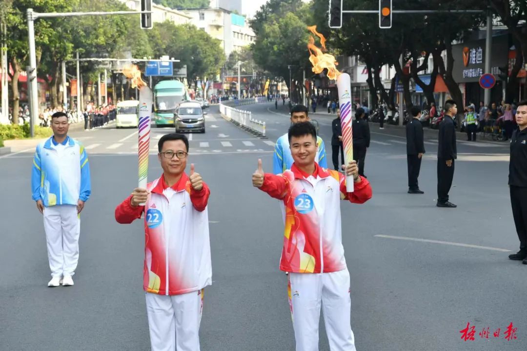 火炬运动会开幕式_火炬运动会标_运动会火炬